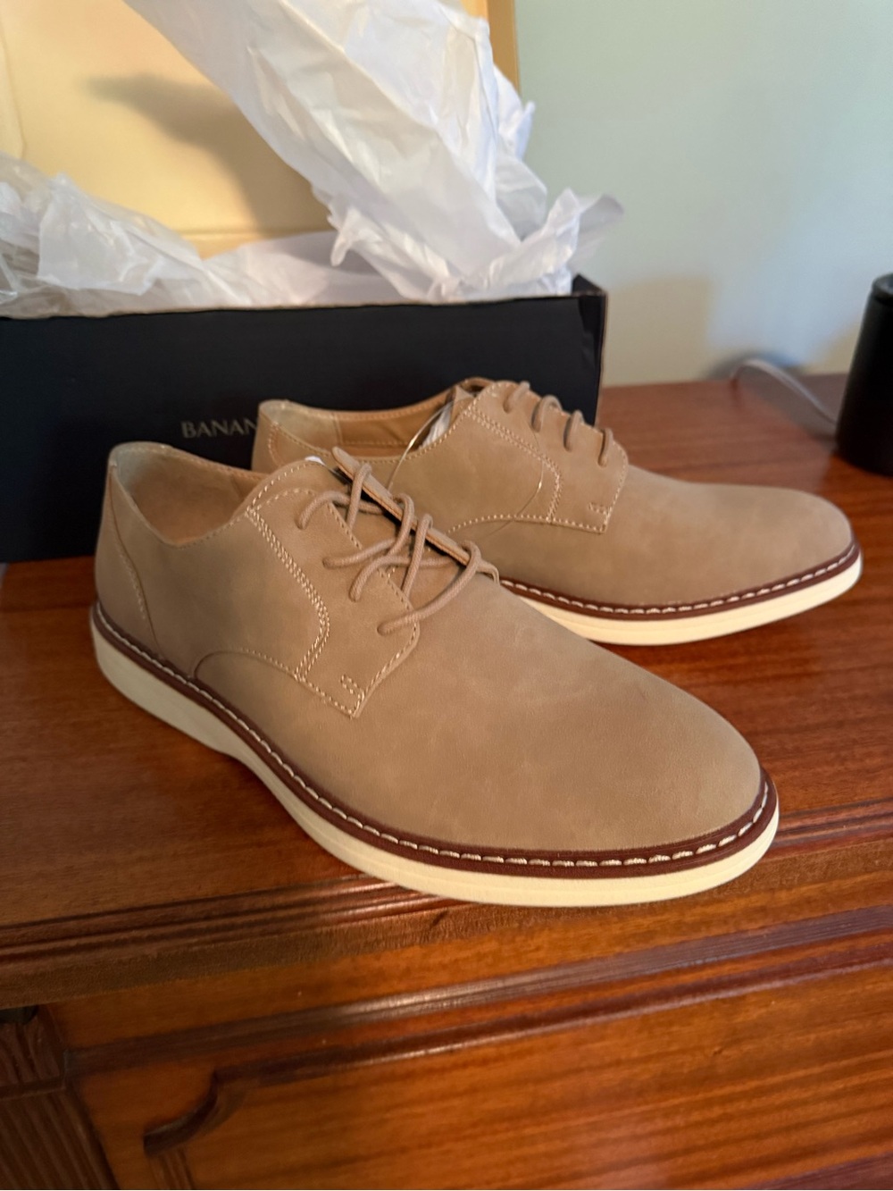 Banana Republic Men’s Beige/Tan Derby Lace-Up Shoes